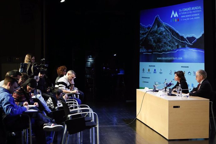 La ministra de Turismo andorrana, Vernica Canals, y el director ejecutivo de la OMT, Manuel Butler, en la rueda de prensa para anunciar la decisión de posponer el evento