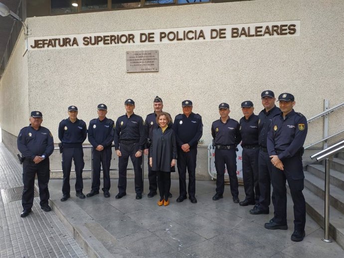 La delegada del Gobierno, Aina Calvo, en su visita a la Jefatura Superior de Policía.