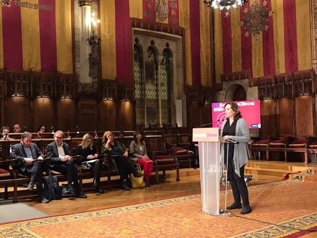 L'alcaldessa de Barcelona, Ada Colau, presenta el Pla Barcelona Ciència 2020-2023 al Saló de Cent de l'Ajuntament de Barcelona.