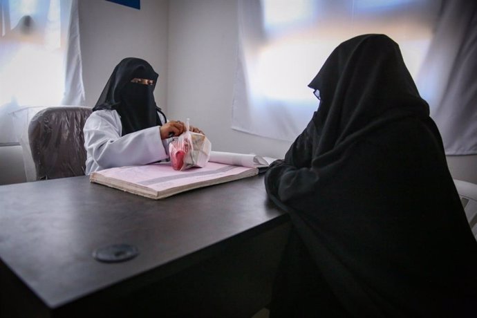 Yemen.- La OIM abre el primer centro médico en el mayor campo de desplazados de 
