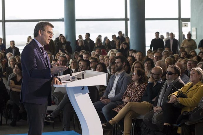 El presidente de la Xunta y candidato a la reelección en las elecciones autonómicas, Alberto Núñez Feijóo, participa en el acto 'Galicia es familia'
