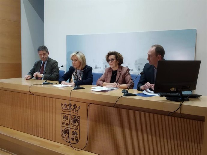 Verónica Casado durante la reunión del 'Comité de expertos para el asesoramiento frente al coronavirus COVID-19 en Castilla y León'.