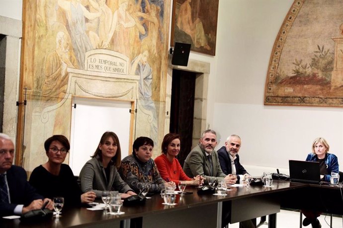 Reunión en la Generalitat con miembros de los partidos políticos por el coronavirus