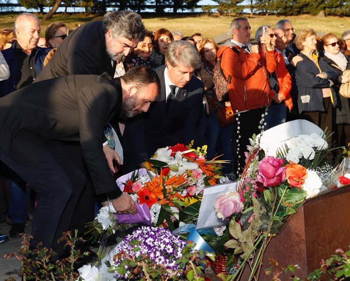 Homenaje en la estación de Santa Eugenia por las víctimas del 11M en 2019 con el entonces presidente de la Comunidad, Ángel Garrido, el exdelegado del Gobierno, José Manuel Rodríguez Uribes,  y el exsegundo teniente de alcalde de Madrid, Nacho Murgui.