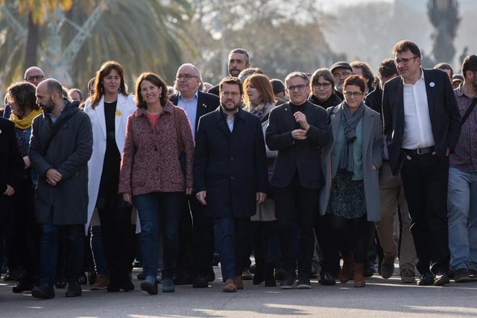 Jové y Salvadó llegan al TSJC con miembros de ERC, JxCat, CUP y entidades independentistas