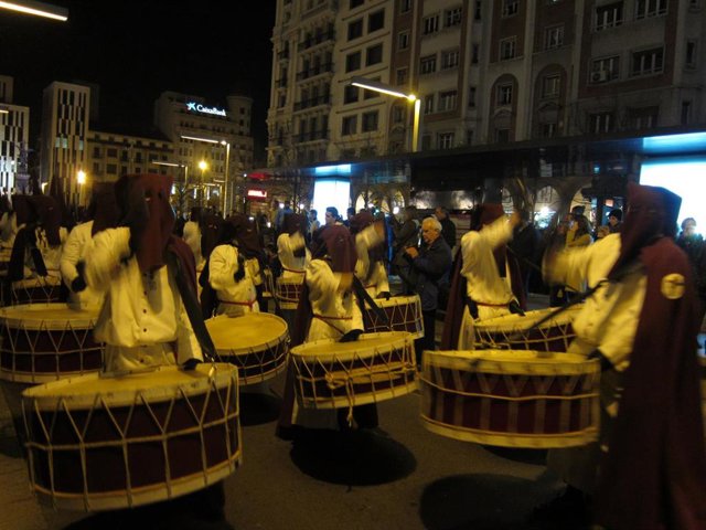 Procesión en Zaragoza, Semana Santa, cofradía, cofradías, cofrades, bombos