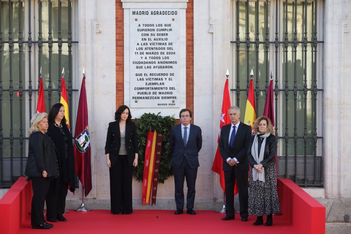 La presidenta de la Comunidad de Madrid, Isabel Díaz Ayuso ,y el alcalde de Madrid, José Luis Martínez-Almeida , durante el acto en recuerdo y homenaje a las víctimas del atentado terrorista del 11- M