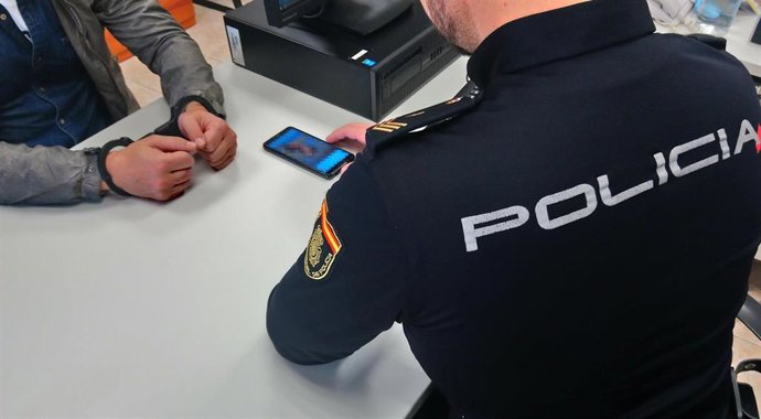 Detenido por grabar a una mujer con su móvil en Talavera