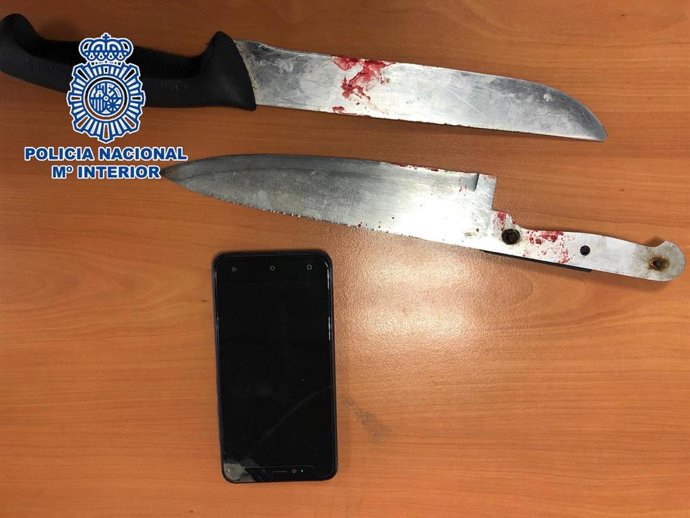Detenida una persona por intentar clavar dos cuchillos a su compañero de piso