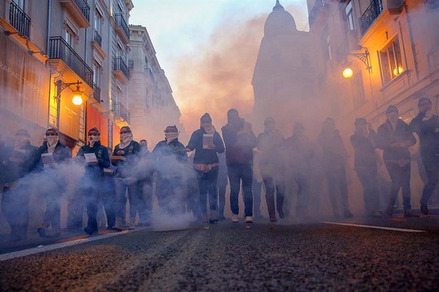 Fallas, petardos, despertà