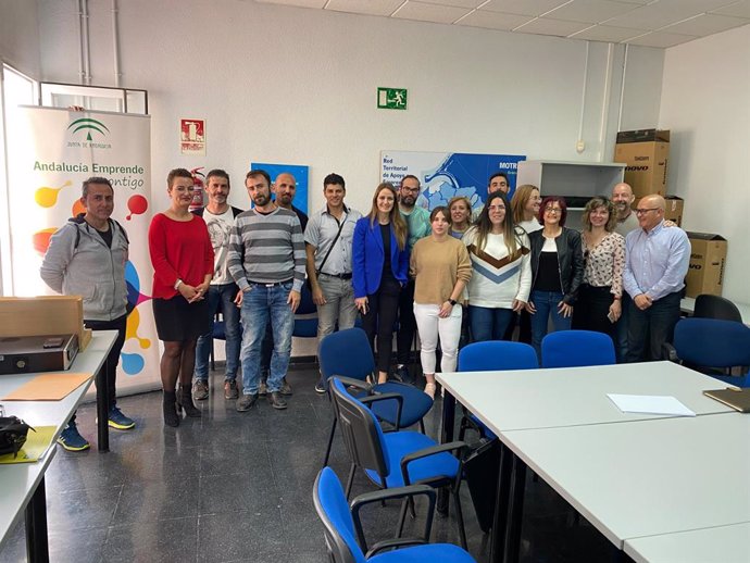 Imagen del encuentro de nueve empresas incubadas en los dos Centros Andaluces de Emprendimiento (CADES) de Motril
