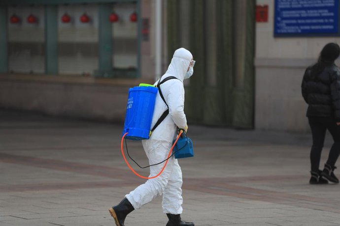 Coronavirus.- Pekín realizará controles a los pasajeros de países con brotes de 