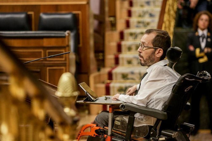 El portavoz de Unidas Podemos en el Congreso de los Diputados, Pablo Echenique, durante su intervención en apoyo a la proposición de Ley de la despenalización de la Eutanasia, en el Congreso de los Diputados, Madrid (España), a 11 de febrero de 2020.