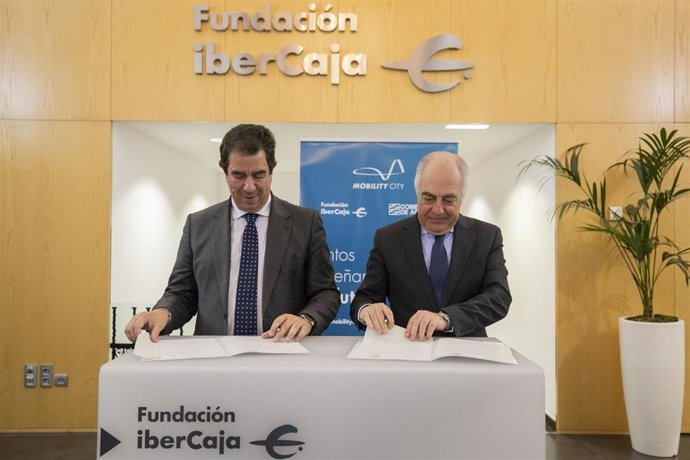 El presidente de AERA, Alejandro Ibrahim, y el director general de Fundación Ibercaja, José Luis Rodrigo.