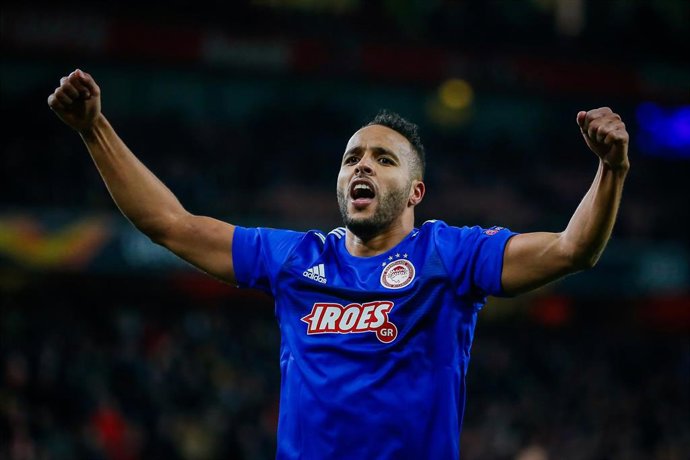Youssef El Arabi celebra un gol del Olympiacos ante el Arsenal en la Liga Europa