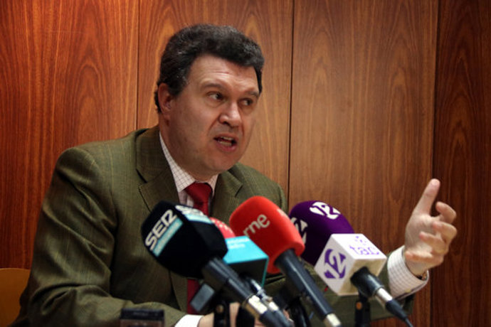 Primer pla del cap del gabinet d'estudis de la CEPTA, Juan Gallardo, en roda de premsa l'11 de mar del 2020. (Horitzontal)