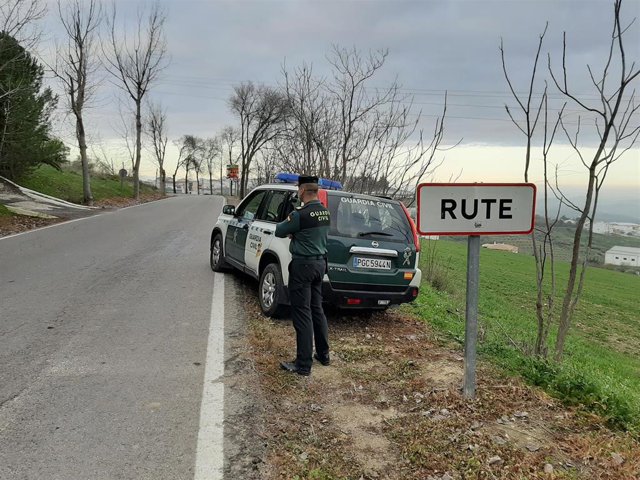 Una patrulla de la Guardia Civil en Rute