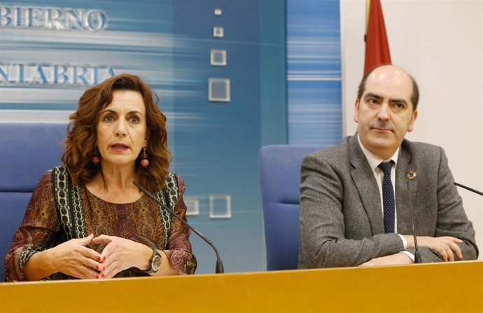 La consejera de Empleo, Ana Belén Álvarez, y el director del Servicio Cántabro de Empleo, José Manuel Callejo