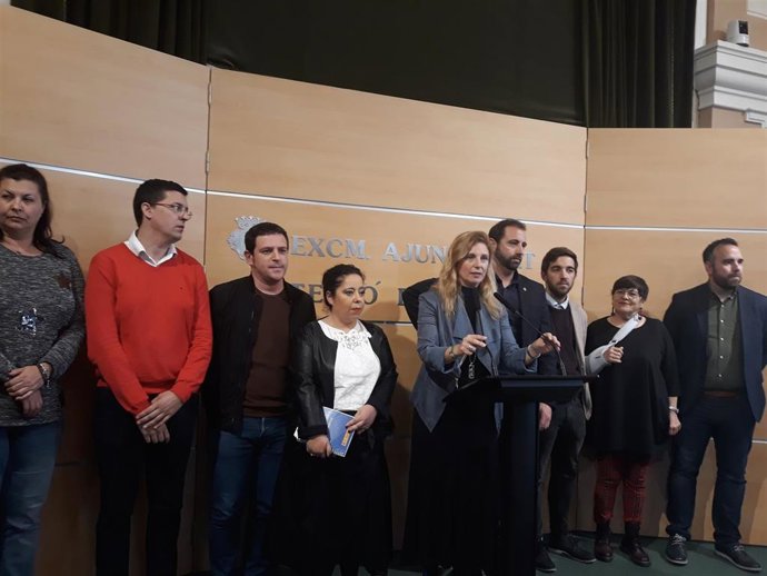 Amparo Marco junto a parte del equipo de gobierno