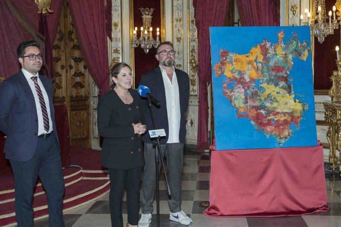 Irene García junto al cartel del Día de la Provincia 2020