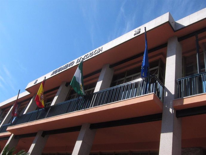 Banderas en la fachada del Ayuntamiento de Córdoba