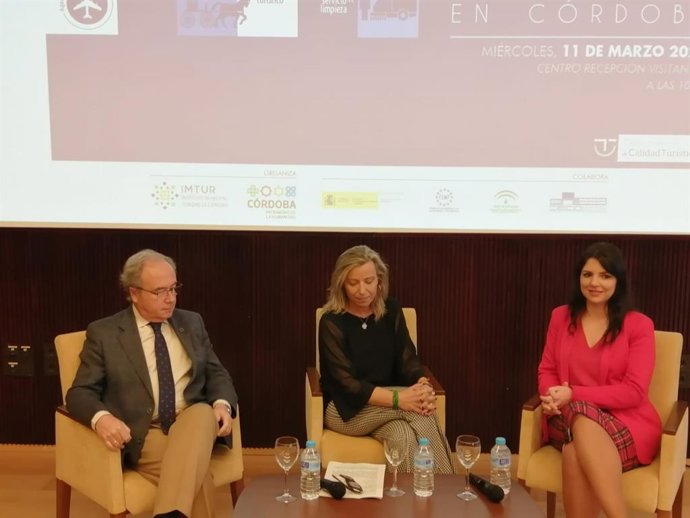 Joyera (tercera por la dcha.) participa en las III Jornadas de Calidad Turística