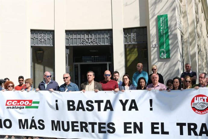 Representantes de CCOO y UGT en la provincia de Málaga se concentran en repulsa del último accidente laboral mortal en Málaga.