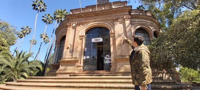 El edil del PP junto al antiguo pabellón Domécq