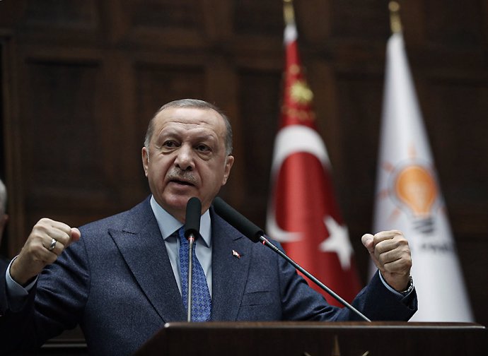 Siria.- Erdogan advierte de que Turquía "hará algo más que responder" si Siria a