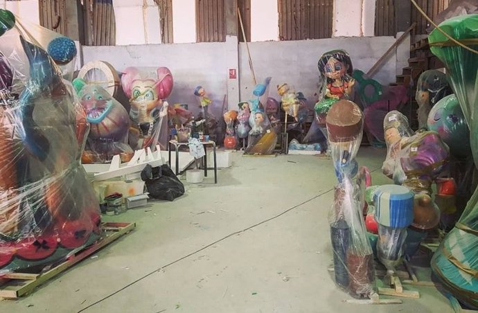 Fallas infantiles guardadas en el taller de Joserra Lisarde