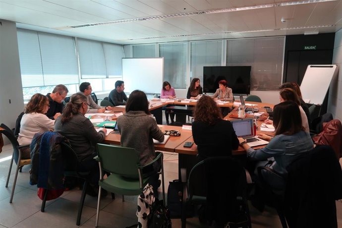 Presentación del borrador del plan de formación permanente del profesorado en la Mesa Sectorial de Educación.
