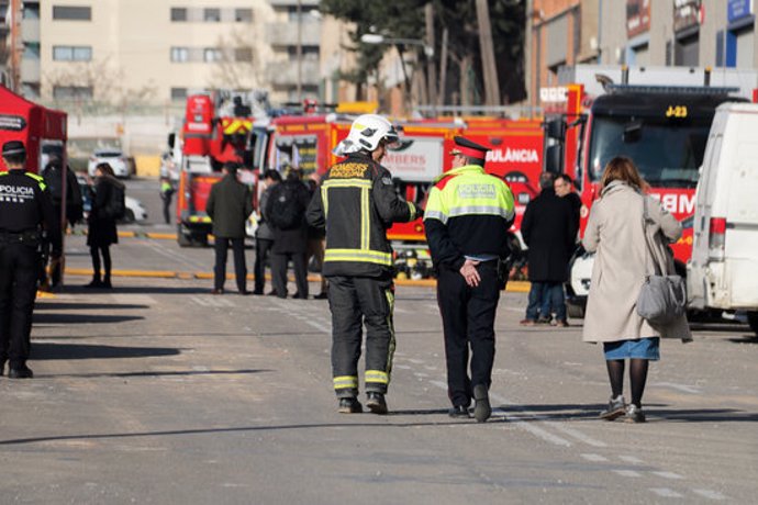 Els serveis d'emergncia, treballant a la zona zero de la Via Trajana. Imatge del 11/03/2020 (horitzontal)