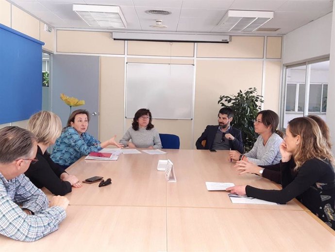 Javier de Juan visita La Bonanova tras finalizar la primera fase de modernización de la residencia.