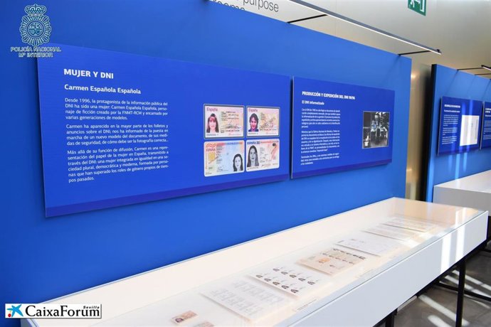 La Jefatura de Policía acoge una exposición conmemorativa por el 75 aniversario del DNI.
