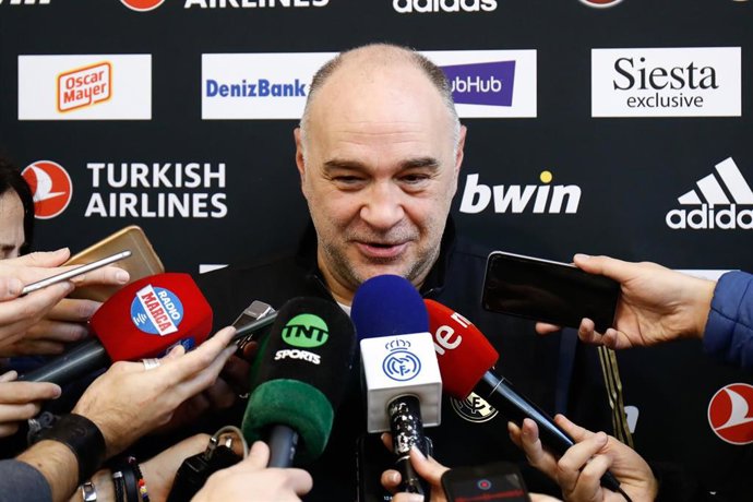 Pablo Laso atendiendo a los medios en la Ciudad Real Madrid