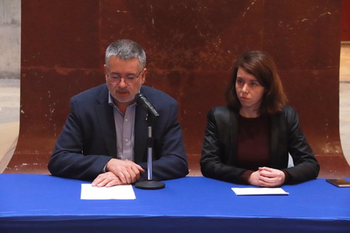 Pla mitj de l'alcalde de Tarragona, Pau Ricom, i la tinent d'alcalde, Carla Aguilar-Cunill, durant la compareixena per explicar les mesures del consistori per prevenir el coronavirus. Foto de l'11 de mar del 2020 (Horitzontal).