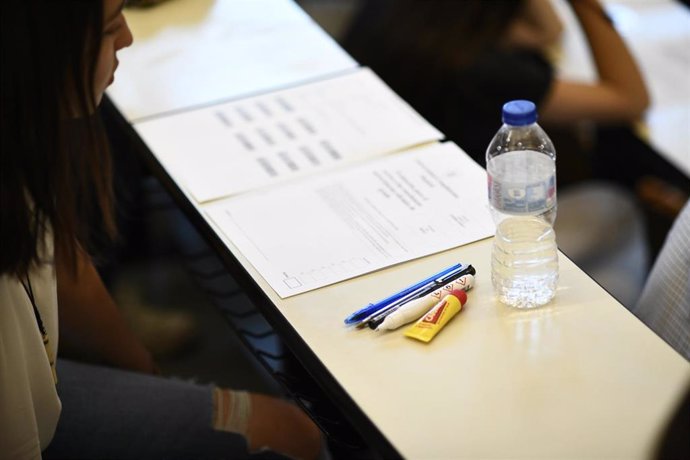 Estudiantes se preparan para comenzar el examen de Evaluación para el Acceso a la Universidad (EvAU).