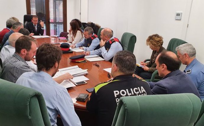 Pla general de la reunió celebrada a l'Ajuntament de Mollerussa per abordar mesures per frenar el contagi de coronavirus d'acord amb la fase d'alerta decretada pel Govern, l'11 de mar de 2020. (Horitzontal)