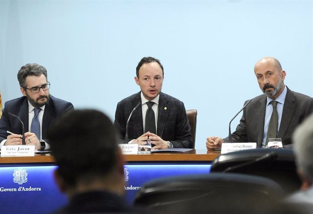 Eric Jover, Xavier Espot y Joan Martínez en la rueda de prensa para explicar los acuerdos del Consejo de Ministros de este miércoles.