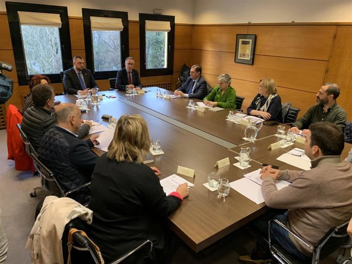 Imagen del encuentro de la FAC con los grandes ayuntamientos asturianos.