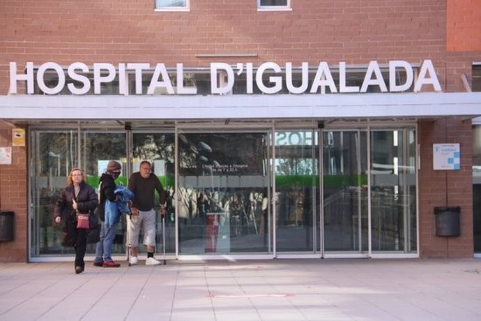 Pla curt de l'entrada de l'Hospital d'Igualada. Imatge del 12 de mar de 2020 (Horitzontal).
