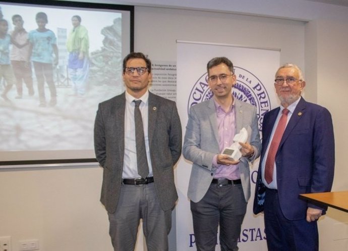 El periodista Zigor Aldama recibe el VIII Premio Internacional de Periodismo 'Colombine'