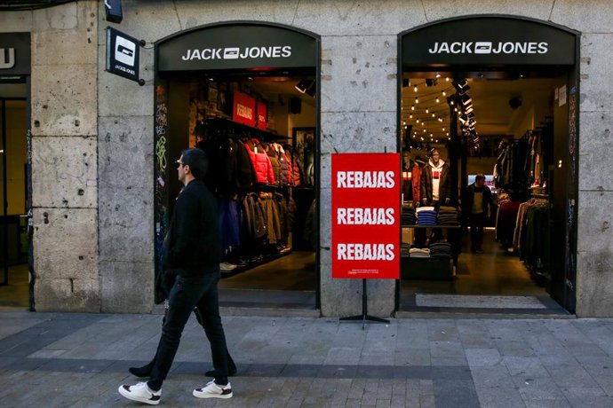 Economía.- La industria de la confección y la Confederación ModaEspaña suspenden