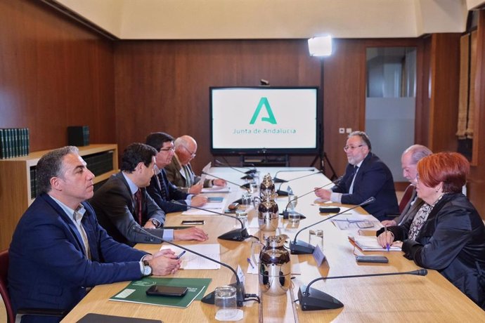 Reunión de la Junta con la Federación Andaluza de Municipios y Provincias (FAMP).