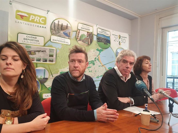 Los concejales del PRC de Santander encabezados por José María Fuentes Pila