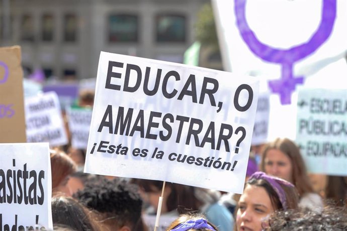 Pancarta en la marcha organizada por el Sindicato de Estudiantes contra el pin parental, el pasado viernes en Madrid.