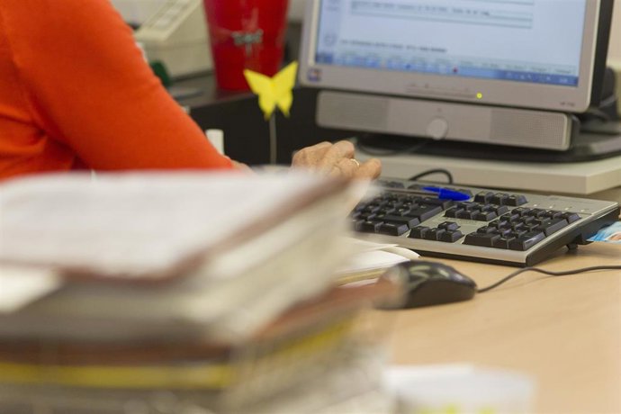 Un trabajador en una imagen de archivo