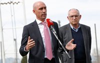 Rubiales: "Dentro de este momento difícil, es muy buena la imagen de unión del fútbol español"
