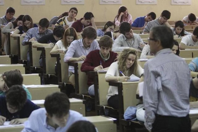 Examen de selectividad en la Universidad de Extremadura.