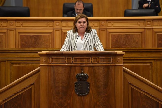 La consejera de Educación, Rosa Ana Rodríguez, comparece en el pleno de las Cortes de Castilla-La Mancha